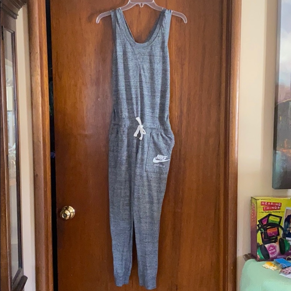 Nike women’s jump suit size s